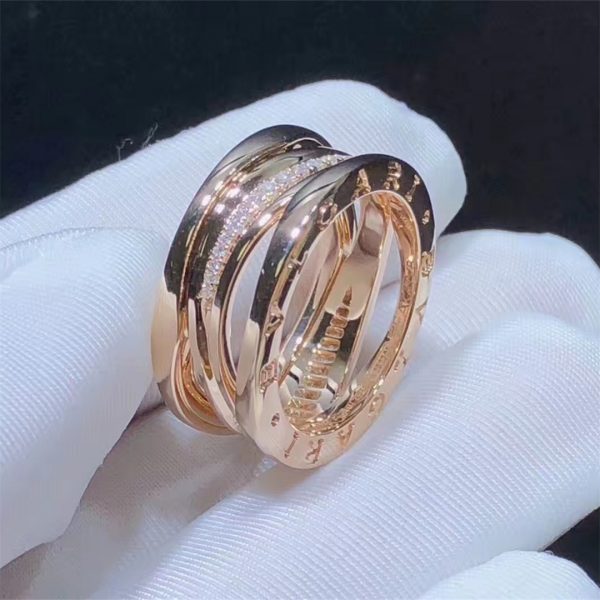 Bvlgari B.zero1 Design Legend ring in 18 kt rose gold set with pavé diamonds (0.17 ct) on the spiral