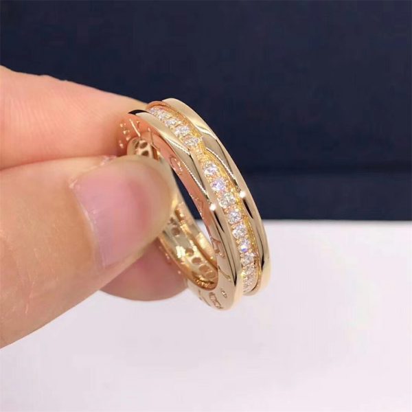 Bvlgari B.zero1 one-band ring in 18 kt rose gold set with pavé diamonds on the spiral