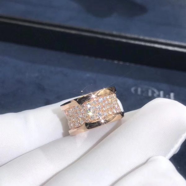 Bvlgari B.zero1 ring in 18 kt rose gold set with pavé diamonds on the spiral