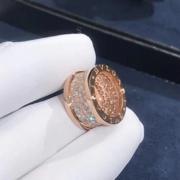 Bvlgari B.zero1 ring in 18 kt rose gold set with pavé diamonds on the spiral