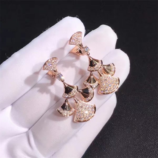 Bvlgari DIVAS' DREAM earrings in 18 kt rose gold set with a diamond and pavé diamonds