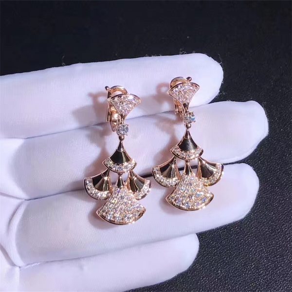 Bvlgari DIVAS' DREAM earrings in 18 kt rose gold set with a diamond and pavé diamonds