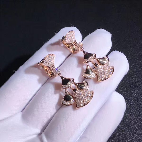 Bvlgari DIVAS' DREAM earrings in 18 kt rose gold set with a diamond and pavé diamonds