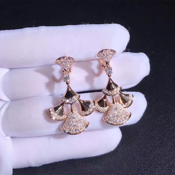 Bvlgari DIVAS' DREAM earrings in 18 kt rose gold set with a diamond and pavé diamonds