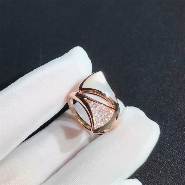 Bvlgari DIVAS' DREAM ring in 18 kt rose gold, set with mother-of-pearl and pavé diamonds