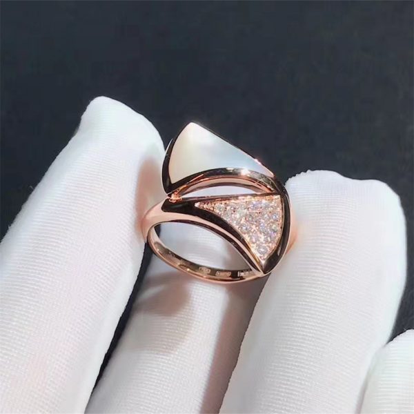 Bvlgari DIVAS' DREAM ring in 18 kt rose gold, set with mother-of-pearl and pavé diamonds
