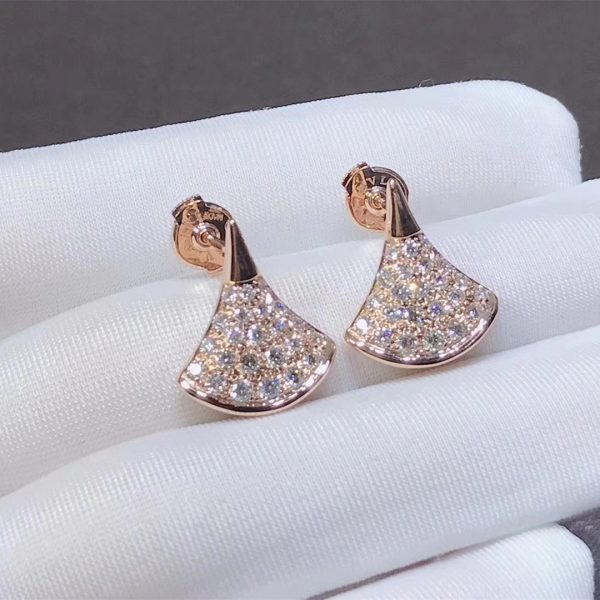 Bvlgari DIVAS' DREAM stud earrings in 18 kt rose gold, set with pavé diamonds (0.90 ct)