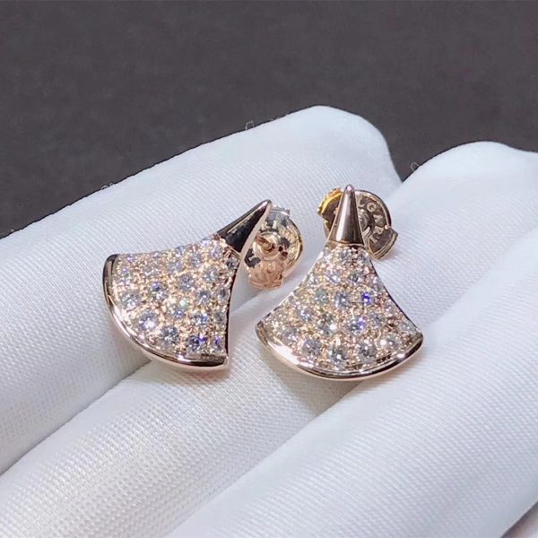 Bvlgari DIVAS' DREAM stud earrings in 18 kt rose gold, set with pavé diamonds (0.90 ct)