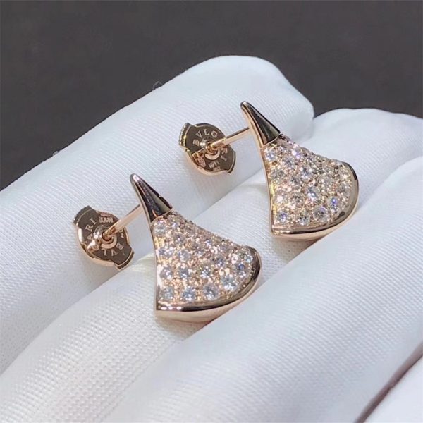 Bvlgari DIVAS' DREAM stud earrings in 18 kt rose gold, set with pavé diamonds (0.90 ct)