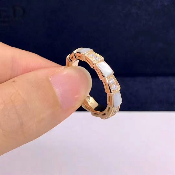 Bvlgari Serpenti band Ring in 18 kt rose gold with Mother of Pearls and pavé diamonds (0.25 ct). Width 4 mm