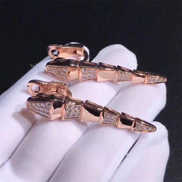 Bvlgari Serpenti earrigns in 18 kt rose gold, set with pavé diamonds.