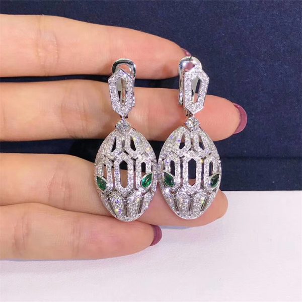 Bvlgari Serpenti earrings in 18 kt white gold, set with emerald eyes and full pavé diamonds