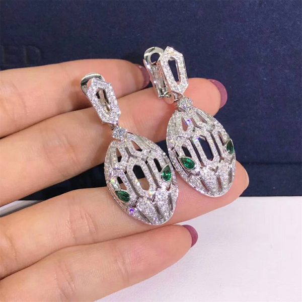 Bvlgari Serpenti earrings in 18 kt white gold, set with emerald eyes and full pavé diamonds