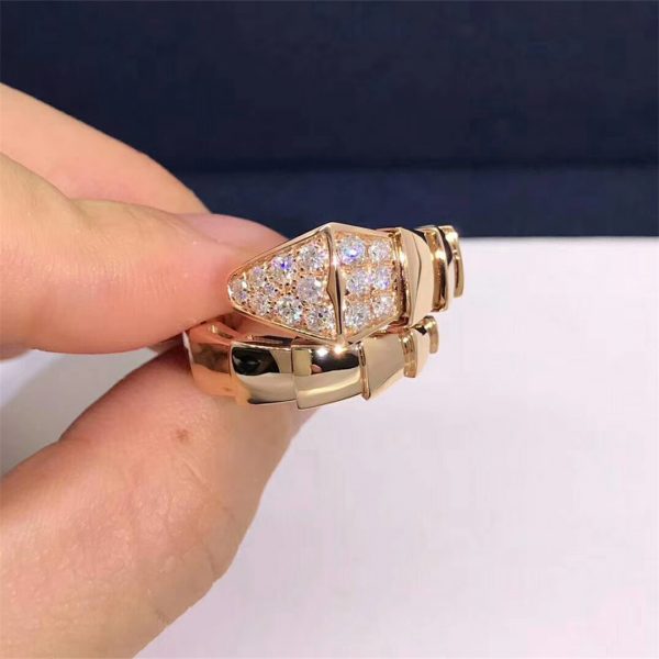 Bvlgari Serpenti one-coil ring in 18 kt rose gold, set with pavé diamonds on the head