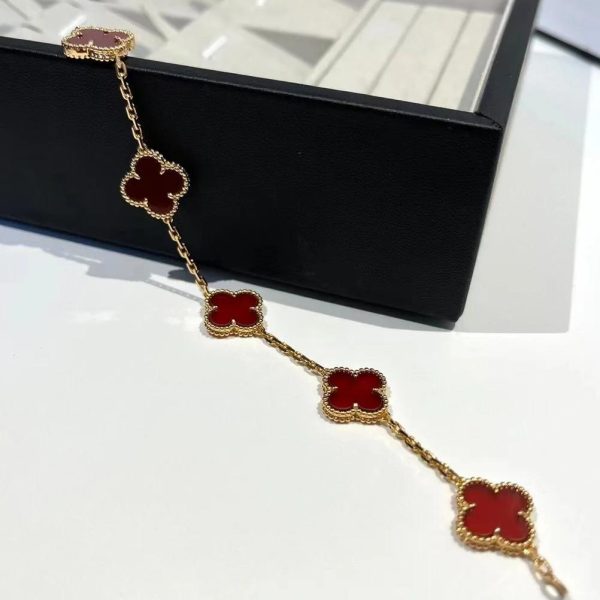 VCA-Vintage-Alhambra-Bracelet-Yellow-gold-Carnelian