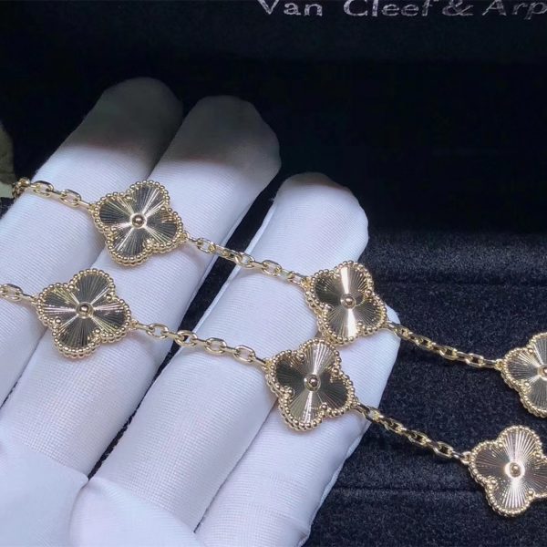 Van Cleef & Arpels Vintage Alhambra bracelet, 5 motifs, guilloché yellow gold