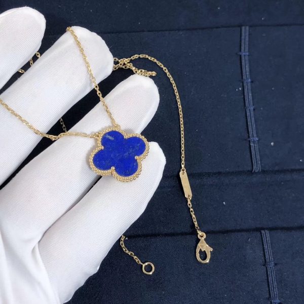 Van Cleef & Arpels Vintage Alhambra pendant， yellow gold, Lapis lazuli