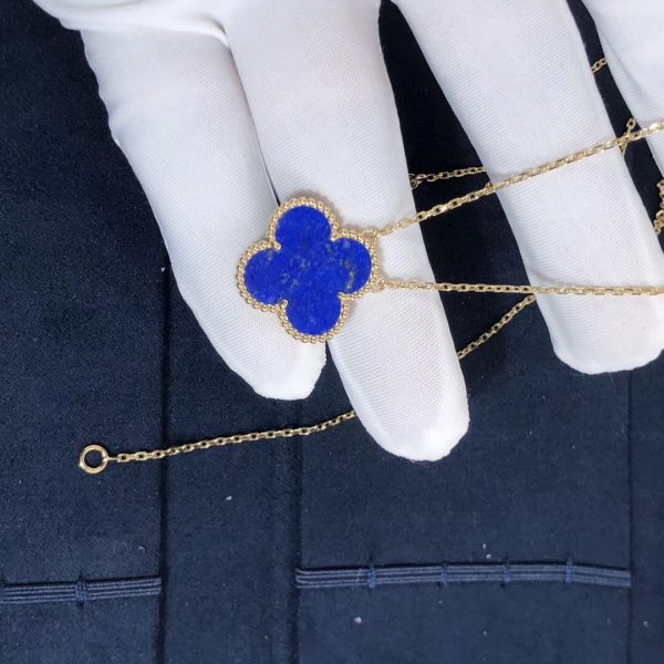 Van Cleef & Arpels Vintage Alhambra pendant， yellow gold, Lapis lazuli