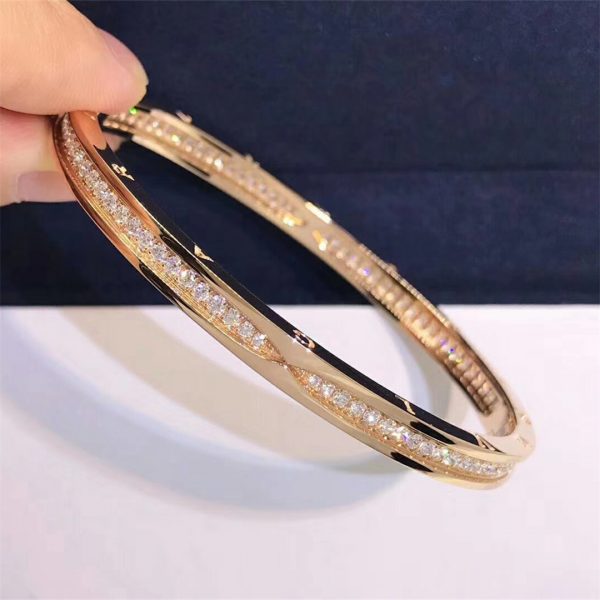 Bvlgari B.zero1 bangle bracelet in 18 kt rose gold, set with pavé diamonds on the spiral