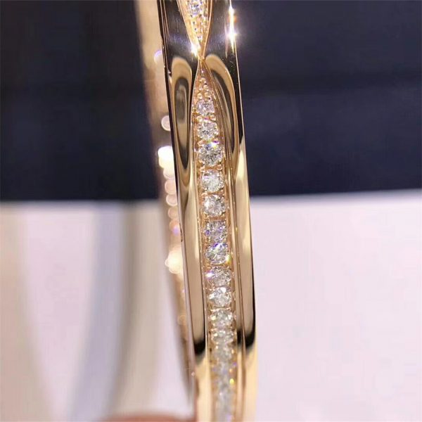 Bvlgari B.zero1 bangle bracelet in 18 kt rose gold, set with pavé diamonds on the spiral