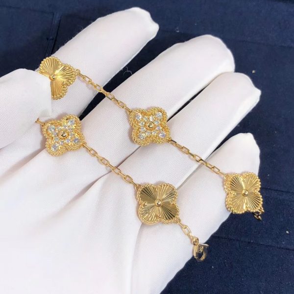 Van Cleef & Arpels Vintage Alhambra bracelet, 5 motifs, guilloché yellow gold, round diamonds; diamond quality DEF, IF to VVS