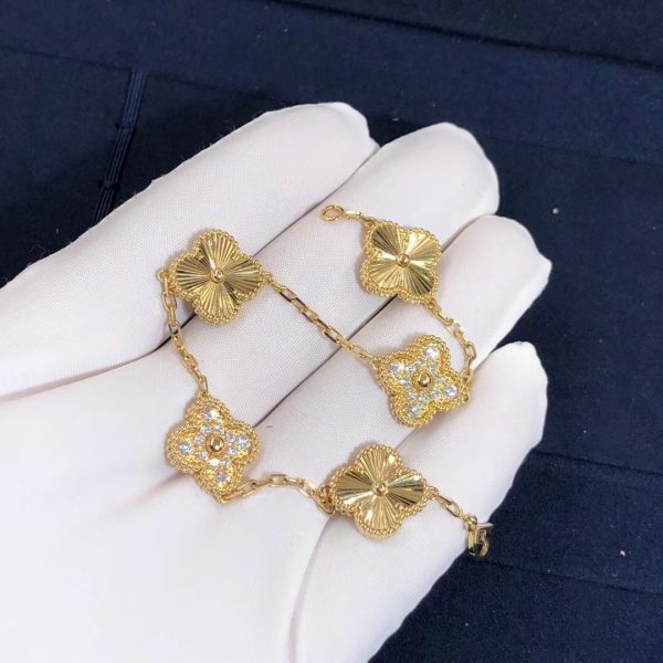 Van Cleef & Arpels Vintage Alhambra bracelet, 5 motifs, guilloché yellow gold, round diamonds; diamond quality DEF, IF to VVS