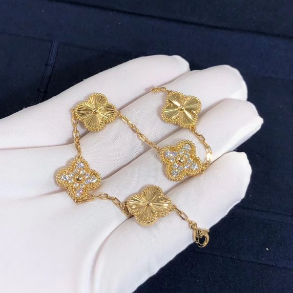 Van Cleef & Arpels Vintage Alhambra bracelet, 5 motifs, guilloché yellow gold, round diamonds; diamond quality DEF, IF to VVS