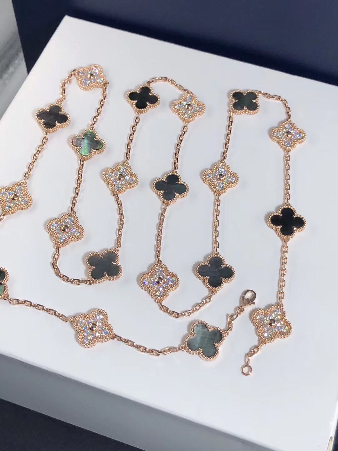 Van Cleef & Arpels Vintage Vintage Alhambra long necklace, 20 motifs, Pure 18k Rose gold, Diamond, Mother-of-pearl