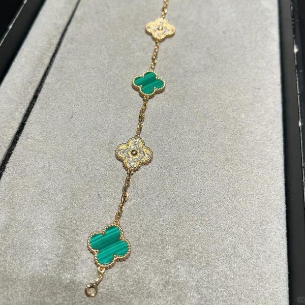 VCA-Vintage-Alhambra-Bracelet-Yellow-gold-Diamond-Malachite