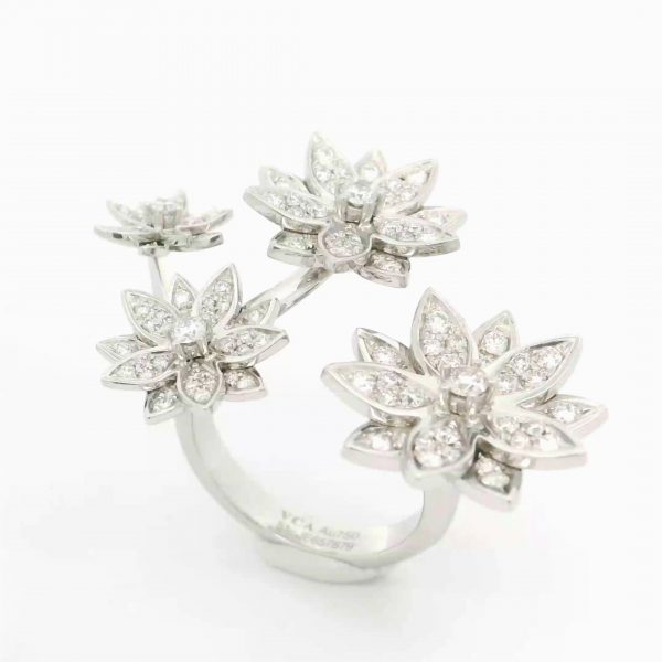 18K Gold VCA 4 Flowers Lotur Diamond Ring